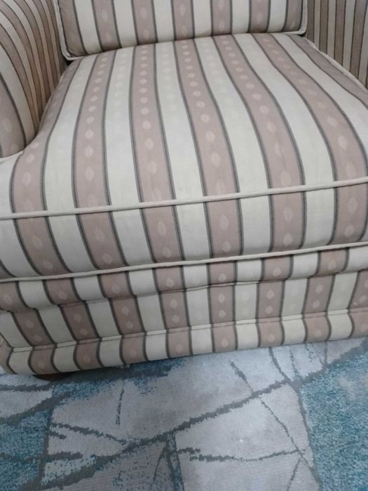 Sofás de um lugar como novos