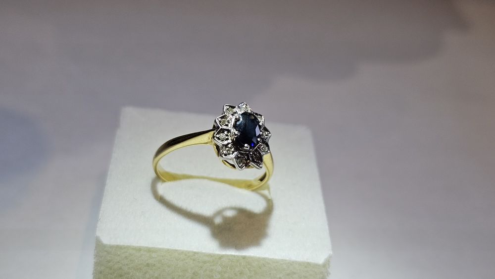 Pierścionek z szafirem
