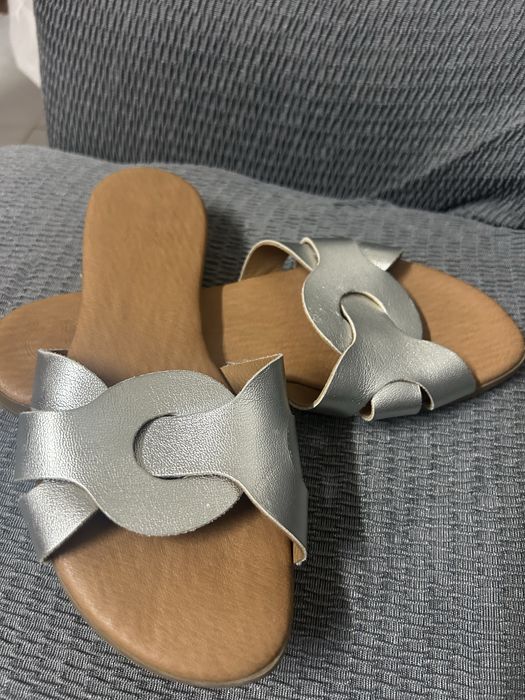 Chinelas Prateadas