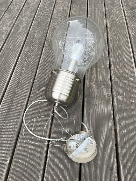 Lampa podwieszana ,,żarówka''