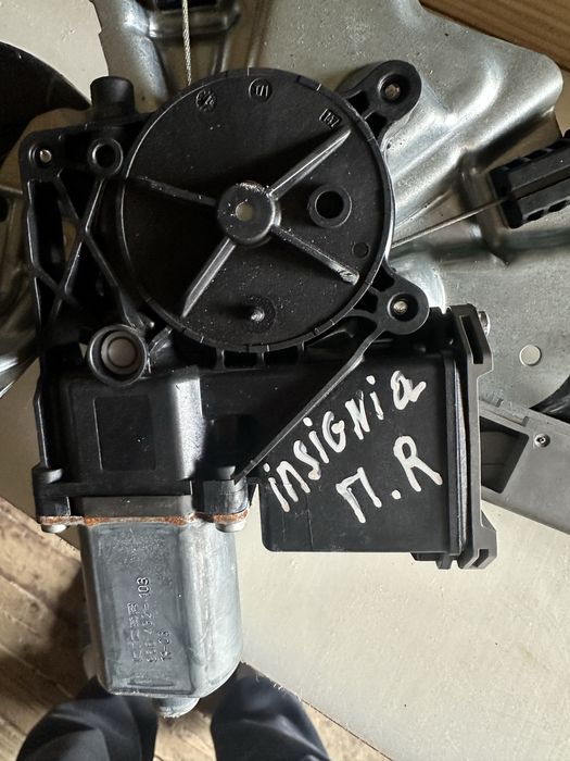 Склопідїомник, Опель Інсігнія