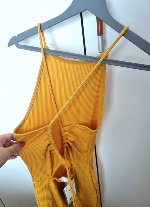 Vestido amarelo H&M com abertura nas costas tam XS - novo com etiqueta