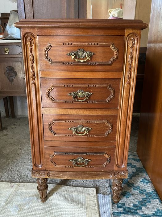 Cama de Solteiro em Palhinha completa com colchão e mesa de cabeceira