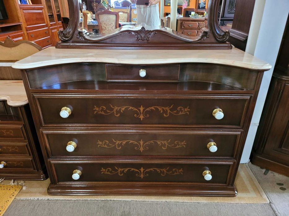 Imponente cómoda antiga com espelho - Só a cómoda as mesas d