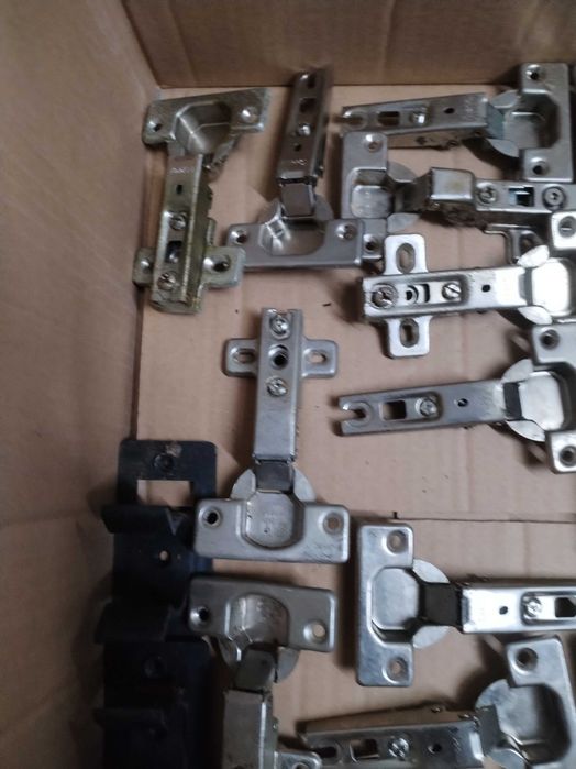 Dobradiças para Portas de Cozinha