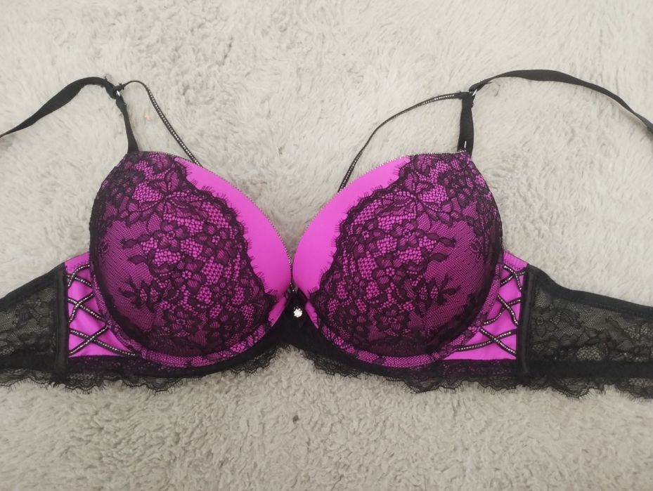 Śliczny  biustonosz Push-up Censored ,ozdobny pasek