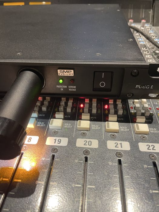 Furman PL-8 CE – Like New – Current Stabilizer64284292283137122