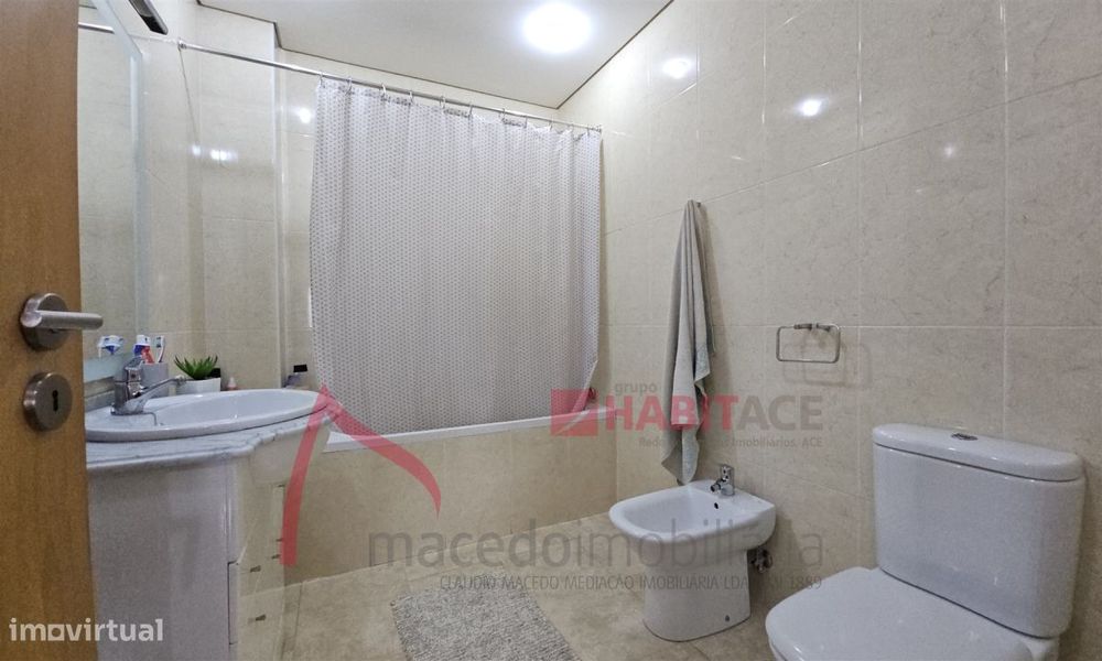 Apartamento T3 com 2 frentes e varandas em Ferreiros – Braga  O Seu Ap