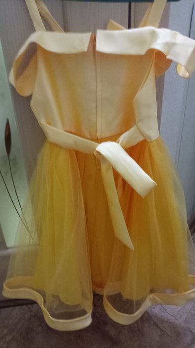 Продам сукню, зріст 140 см