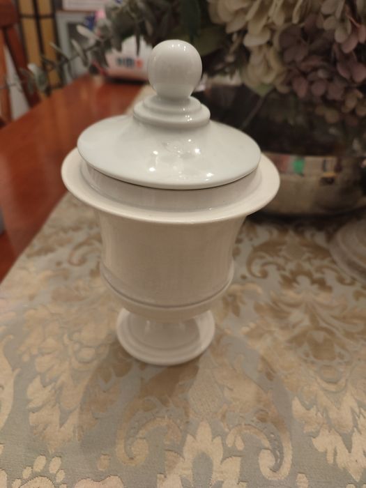 Pote antigo de cerâmica