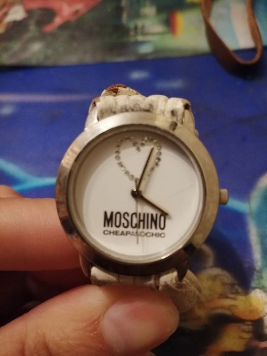 Часы Moschino