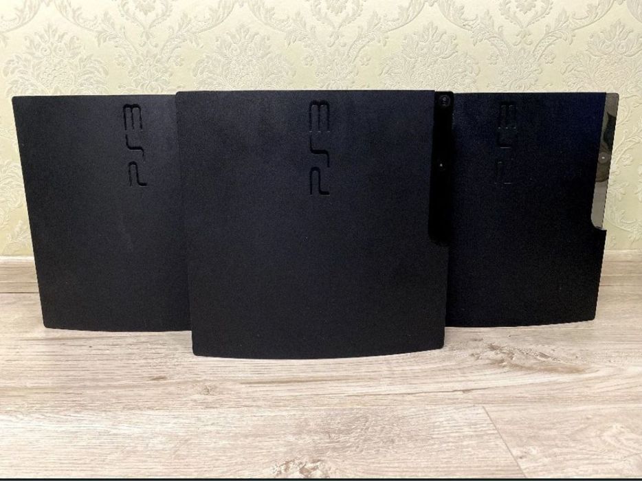 Sony PlayStation 3 Slim 250GB з геймпадом та іграми