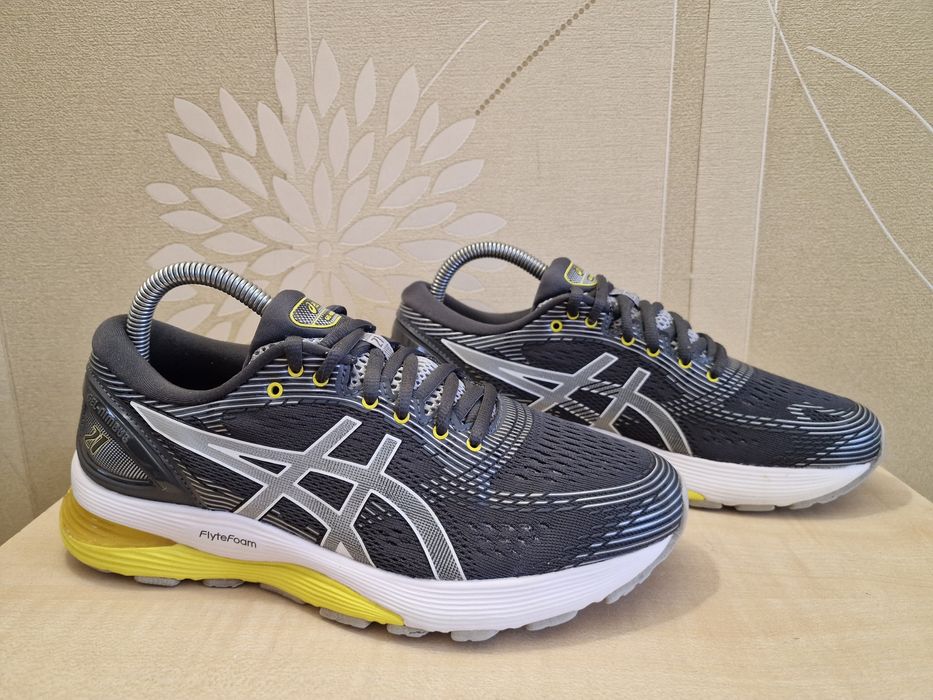 Жіночі кросівки Asics Gel-Nimbus 21 розмір 39-39.5