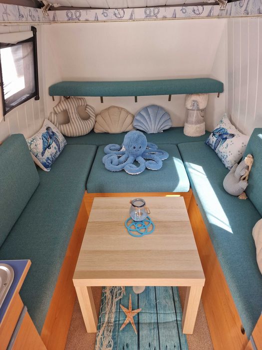 Roulote Compacta Totalmente Restaurada | Teto Elevável | Design Marítimo (< 750 kg)
