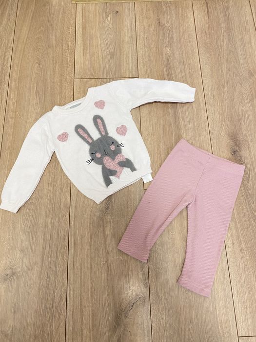 Продам набір одягу для дівчинки 9-12 місяців(два костюми та плаття)