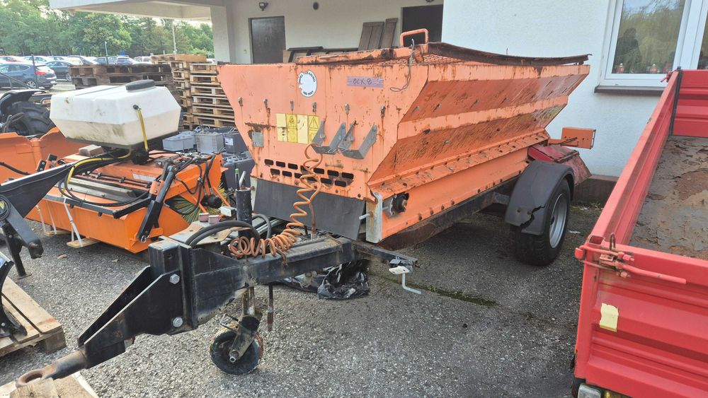 Posypywarka ciągnikowa PRONAR T130