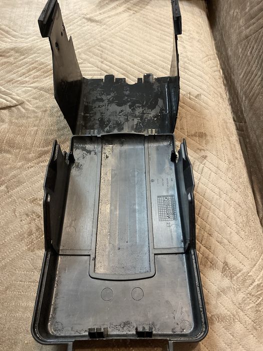 Кришка батареї акумуляторної VAG 1K0915443А