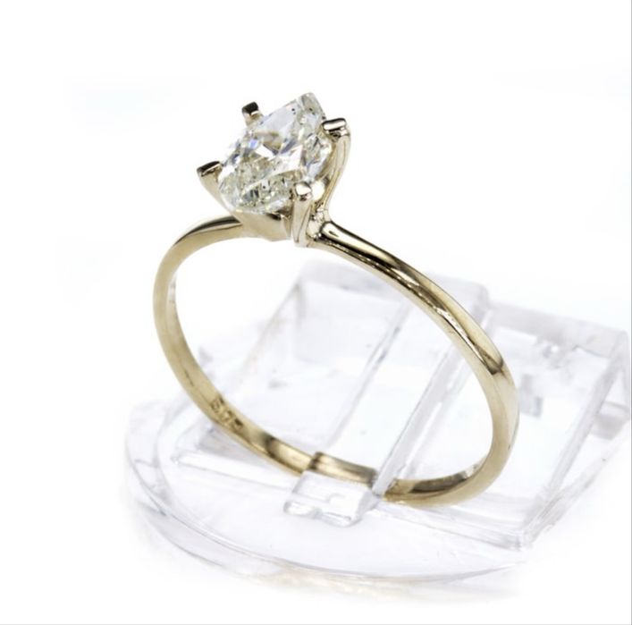 Anel de ouro com diamante natural