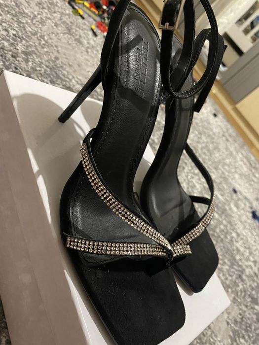 Продам Нові Замшеві босоніжки 38-39 розмір