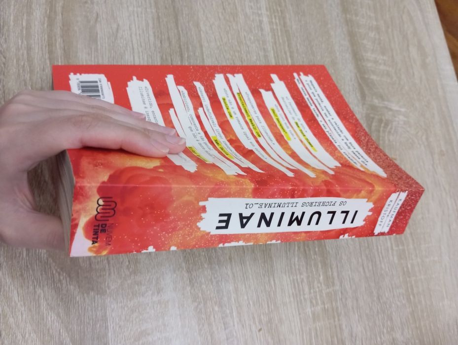 Livro #1 Illuminae - Amie Kaufman, Jay Kristoff