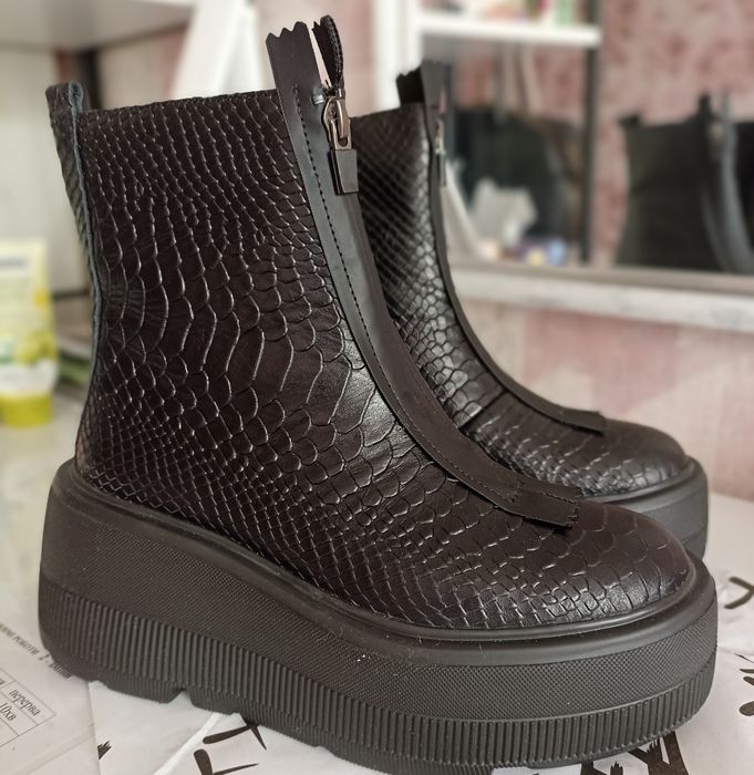 Нові жіночі полуботинки