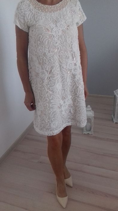 śliczna kremowa sukienka m