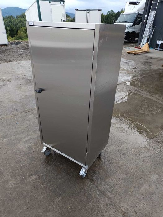 Szafa nierdzewna na kołach skrętnych z hamulcem