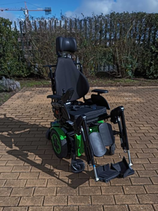 Cadeira de rodas eElétrica IVANCARE