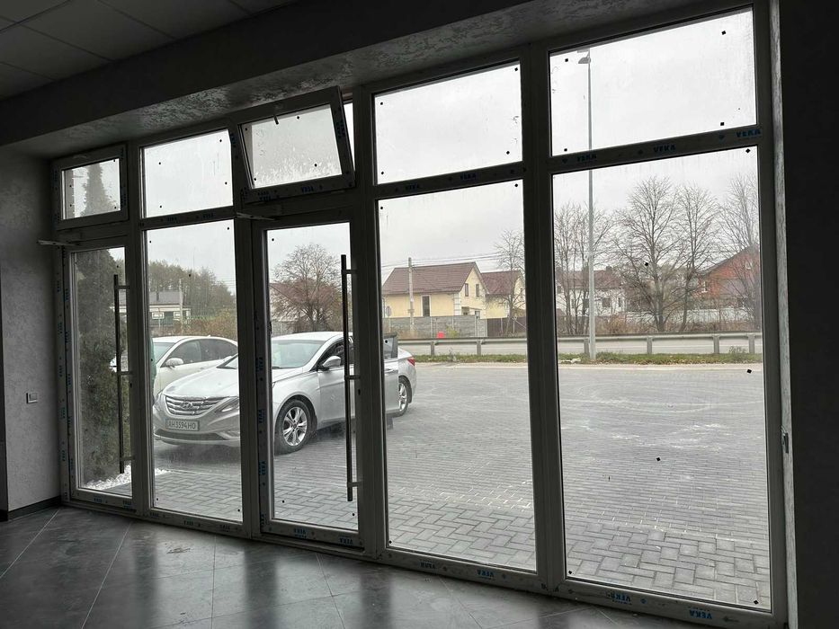 Продаж комерційного приміщення на вул. Новаківського