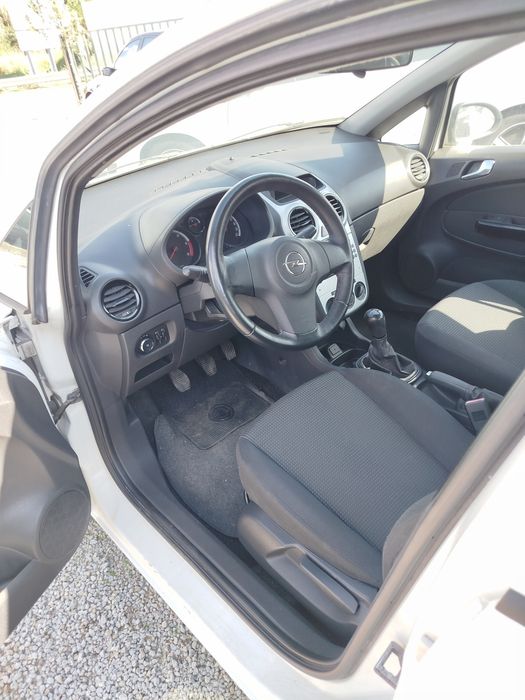 Opel corsa 1.3 cdti — photo 4