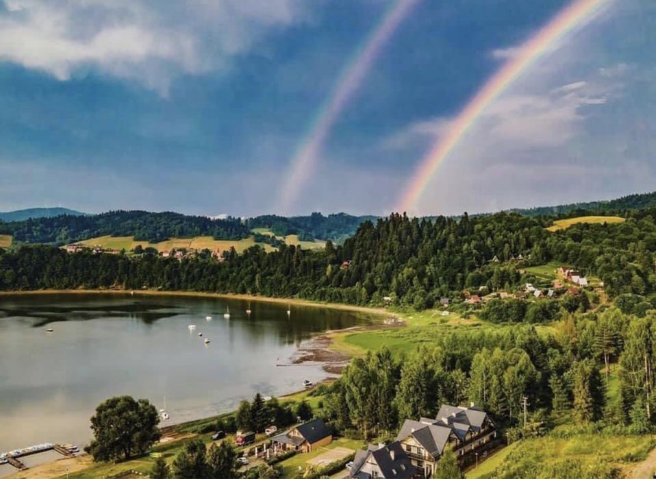 Zwolnil sie apartament na majowkę Noclegi z widokiem na jezioro w Bieszczadach, w gorach nad jeziorem Jacuzzi sauna