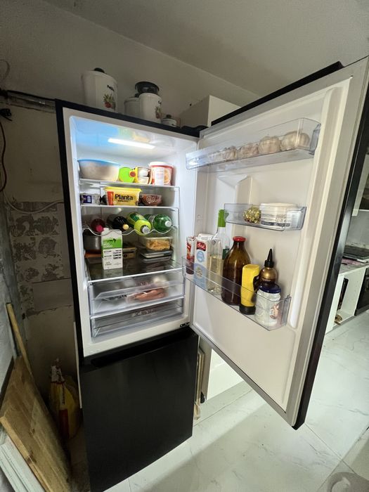 Frigorífico Combinado "Princess" – Preto Mate (No Frost) – Como Novo!