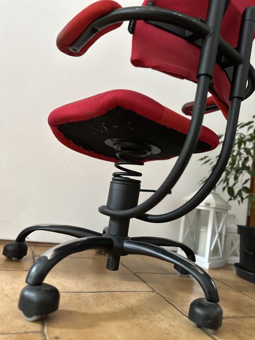 Krzesło biurowe ergonomiczne czerwone Spinalis Spider aktywne siedzisko sprawne 100%