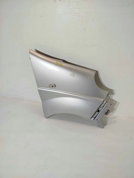 Błotnik Prawy Przód Przedni Trafic Vivaro 04-12