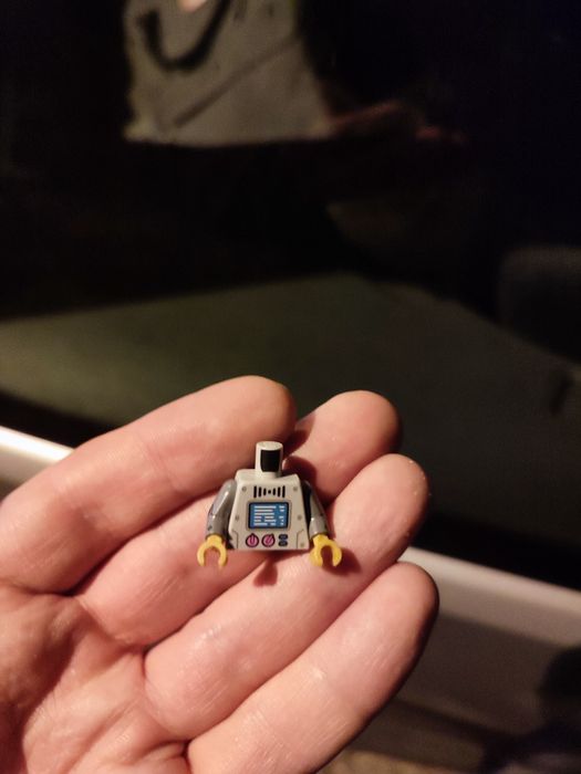 Tułów ludzika lego