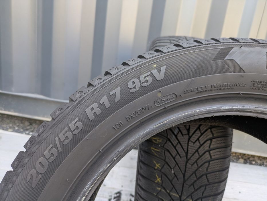 205/55R17 Kumho WinterCraft WP52 Zima
