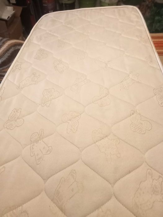 Cama de criança com colchão