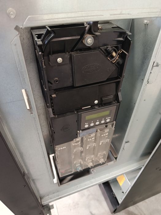 Máquina de Vending Necta Snakky RY Food