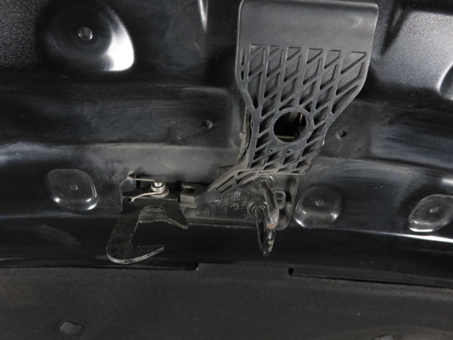 AUDI A3 8P LIFT 08-13 Maska Pokrywa Silnika Kolor LY9B