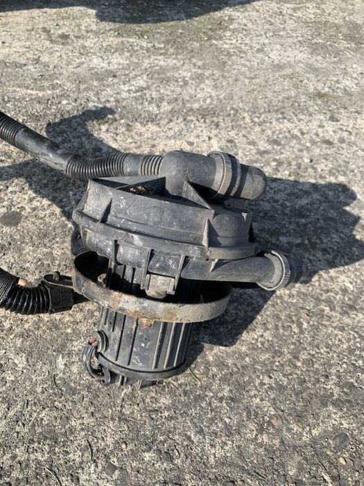 Насос дополнительного воздуха пилесос 1.6, 1.8, 2.0 Skoda Volkswagen A