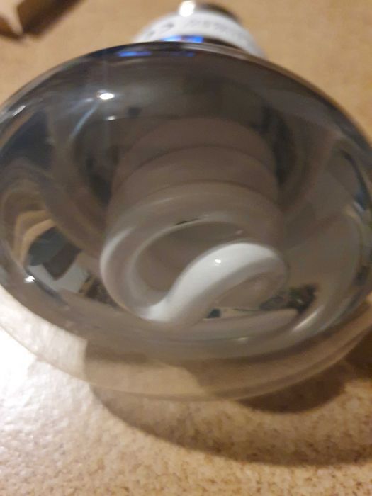 Żarowka reflektor energooszczędna.