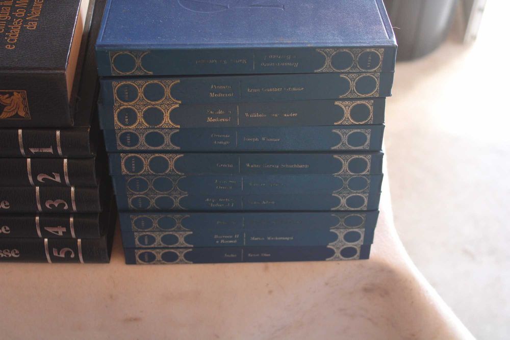 Coleção de 70 Livros Encadernados – várias coleções