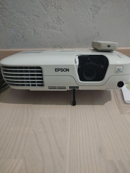 Проектор мультимедійний Epson EB-S7.