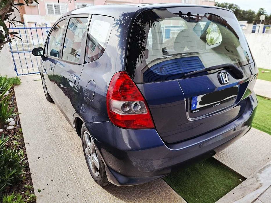 Honda Jazz COOL AC com JLL e sensores de estacionamento.