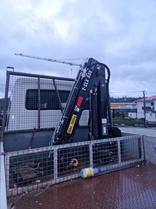 Carrinha Volkswagen Crafter com grua