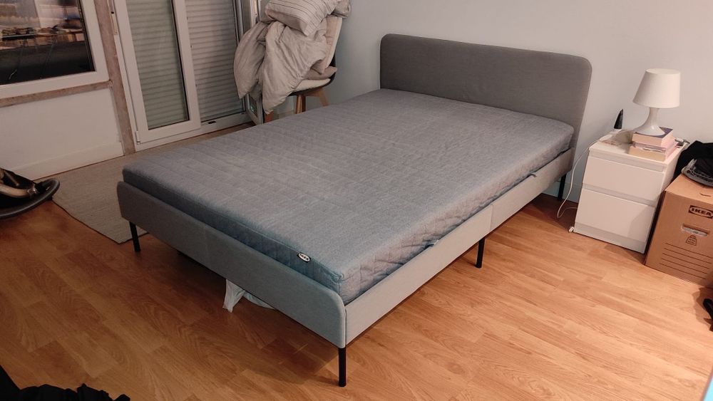 Estrutura cama de casal SLATTUM (IKEA) + colchão
