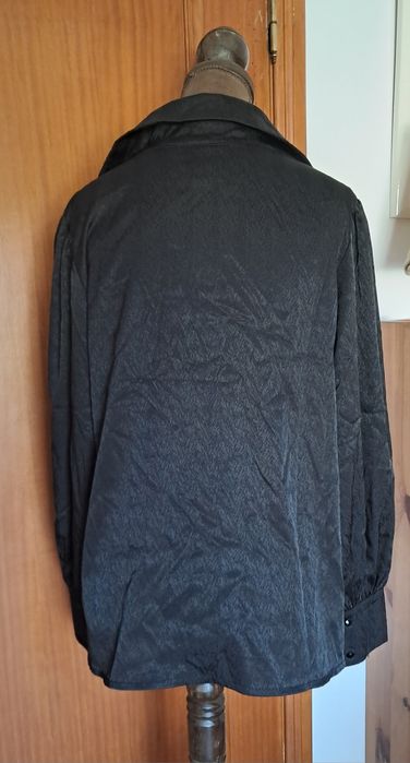 Elegante Camisa / Blusa Preta RLINEA (Made in Italy) – Padrão Texturado e Botões Trabalhados