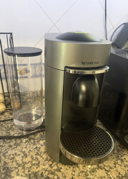 Maquina nespresso Vertuo Plus c/Garantia