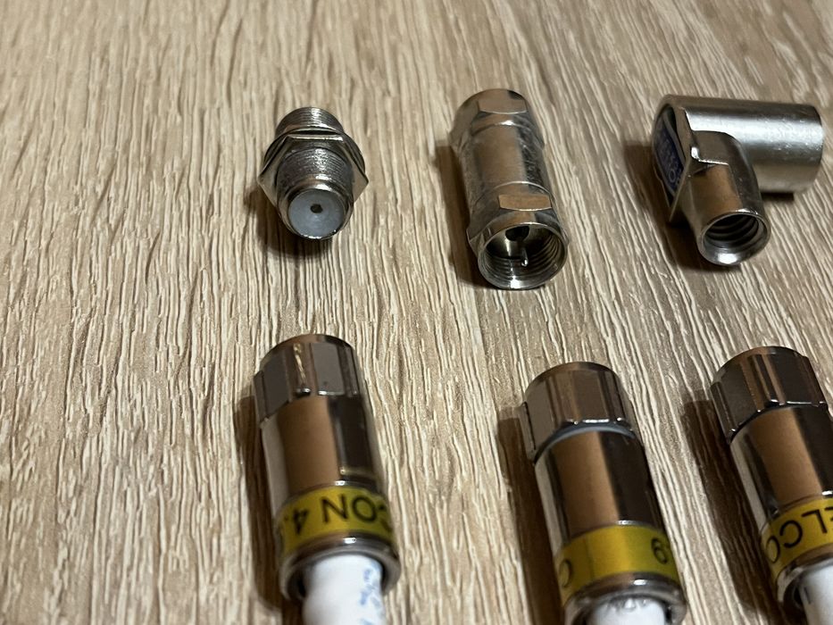 Zestaw TV/SAT: Odgałęźnik Teleste, kable Cabelcon, wtyki F, złączki