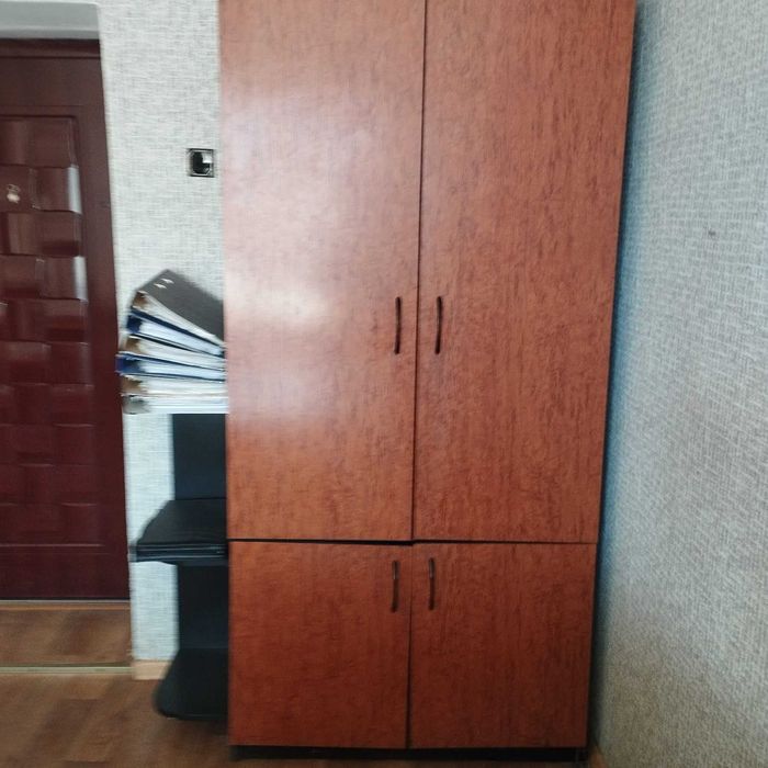 Продам набір офісних меблів